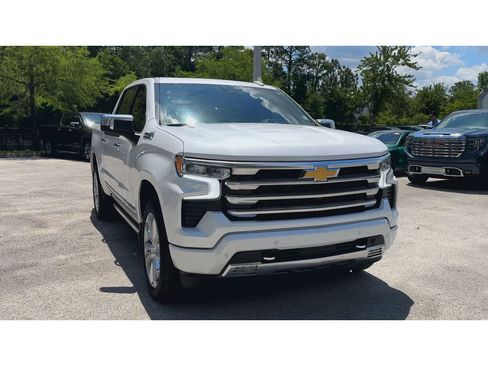 Certified 2025 Chevrolet Silverado 1500 High Country AWD/4WD image 3