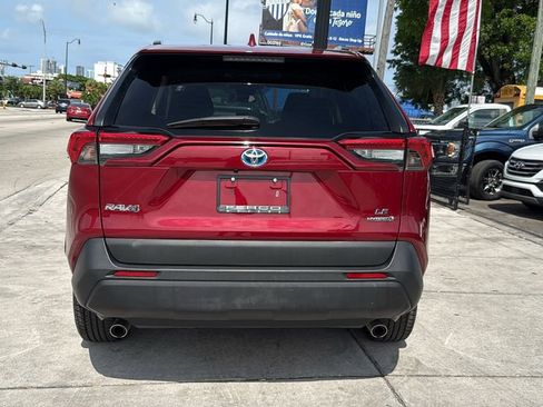 Used 2021 Toyota RAV4 LE AWD/4WD image 13