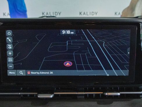 Used 2024 Kia Carnival EX FWD image 5