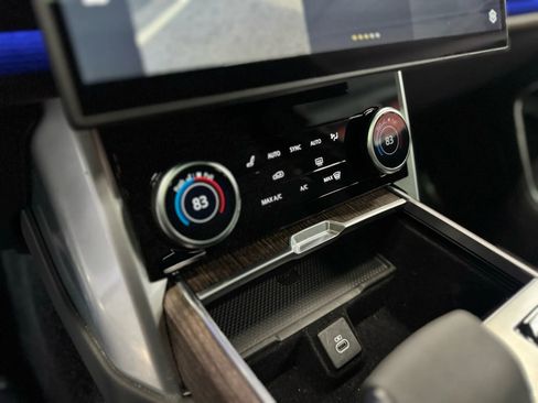 Used 2023 Land Rover Range Rover SE image 19