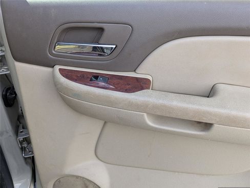 Used 2013 Chevrolet Suburban 2500 LT image 25