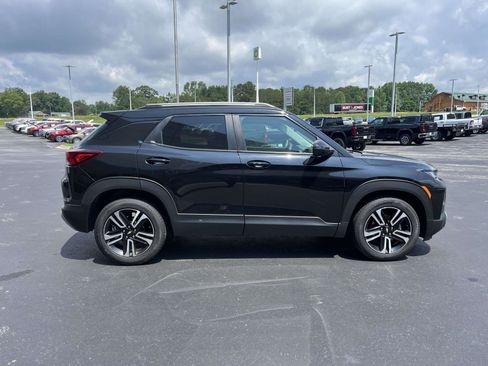 Used 2023 Chevrolet TrailBlazer LT FWD image 2
