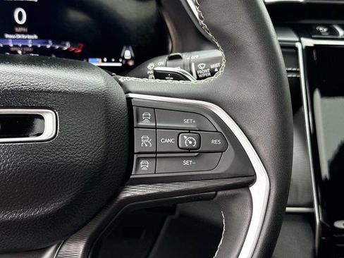 Used 2023 Jeep Grand Cherokee Altitude AWD/4WD image 30