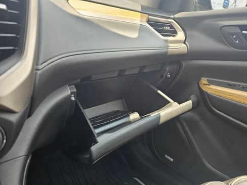 Used 2019 GMC Acadia Denali w/ Technology Package FWD image 25