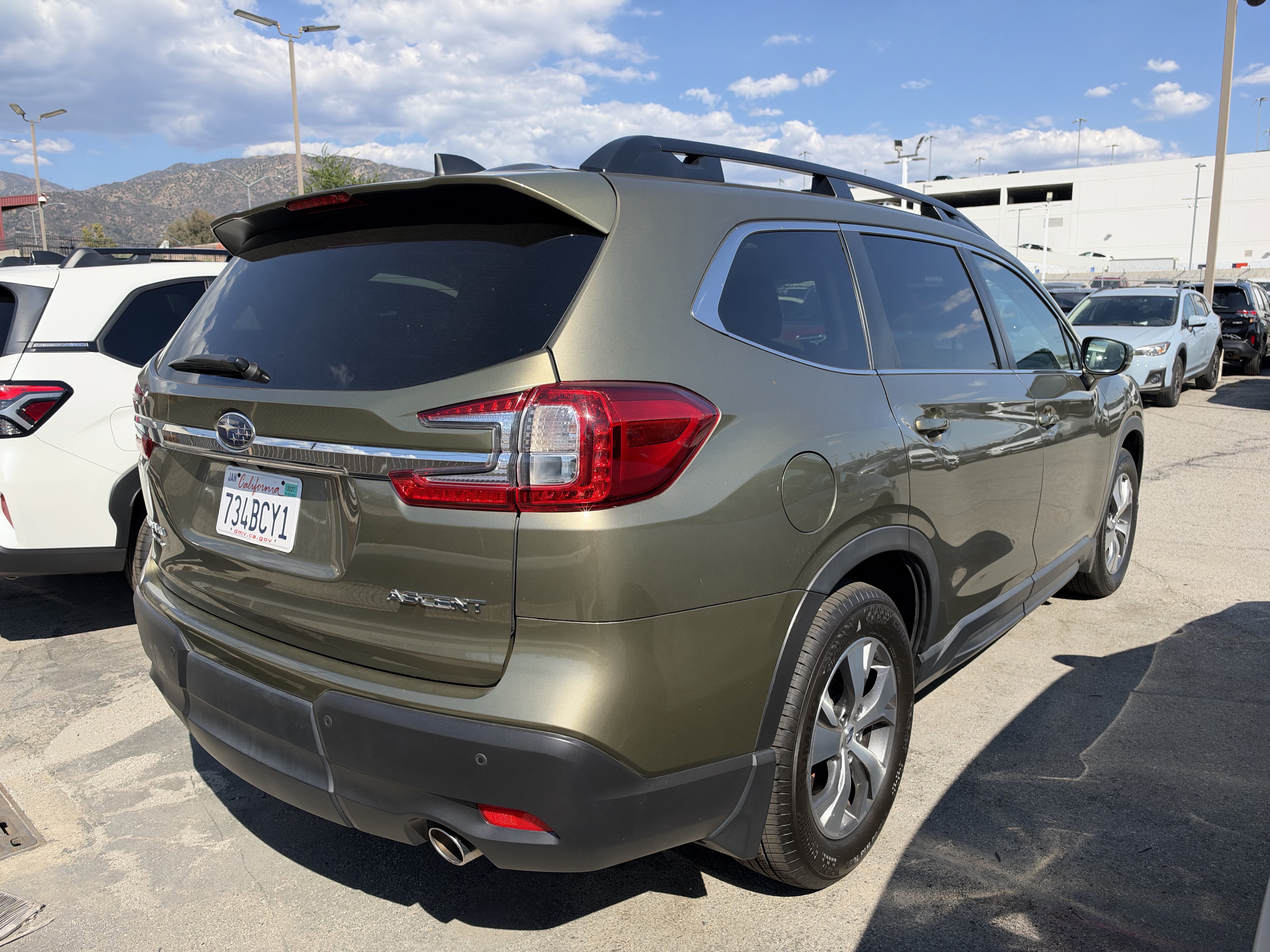 Used 2024 Subaru Ascent Premium w/ Convenience Package AWD/4WD image 2