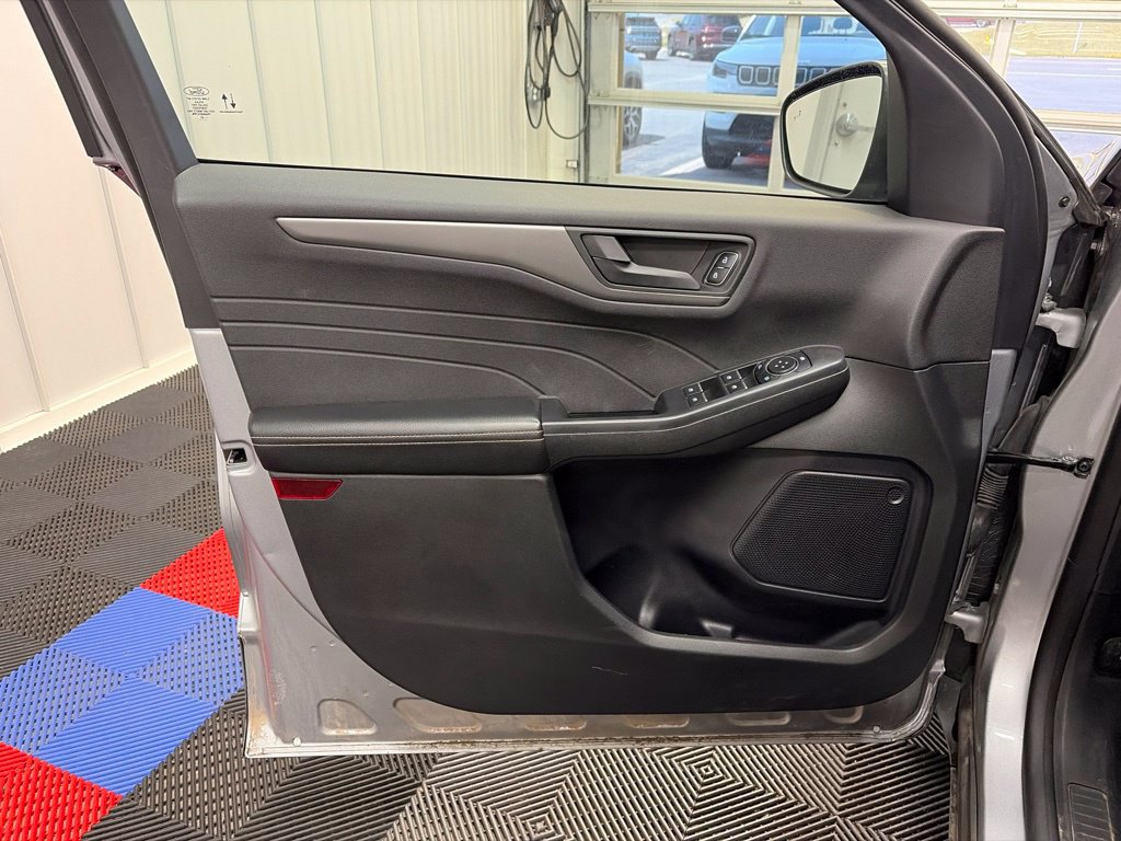 Used 2023 Ford Escape Active AWD/4WD image 10