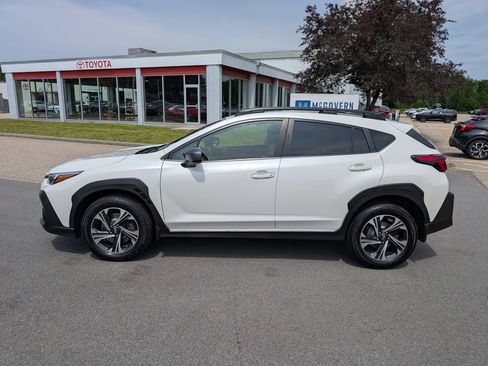 Used 2024 Subaru Crosstrek 2.0i Premium AWD/4WD image 2