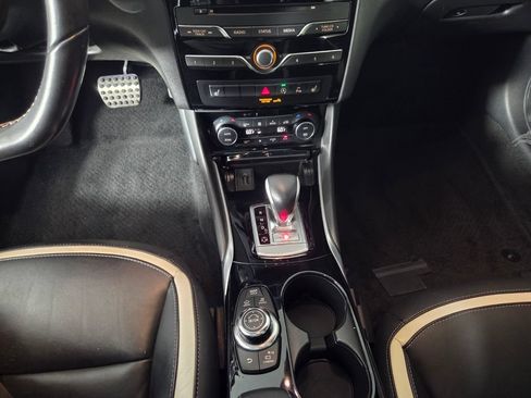 Used 2018 INFINITI QX30 Sport w/ Sport Leather Package FWD image 12