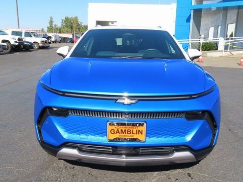 Used 2025 Chevrolet Equinox EV LT w/ Convenience Package II image 2