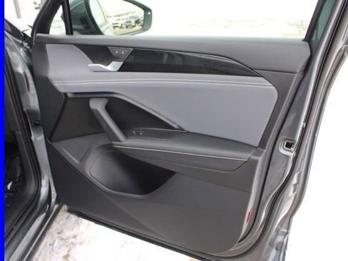 Used 2025 Volkswagen Tiguan SE image 20