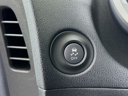 Used 2014 Nissan 370Z Coupe image 16