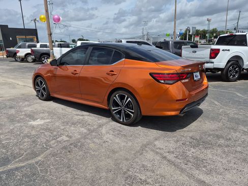 Used 2022 Nissan Sentra SR w/ SR Premium Package FWD image 4