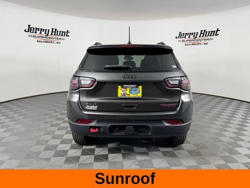 Used 2022 Jeep Compass Trailhawk w/ Trailhawk Elite Group AWD/4WD image 8