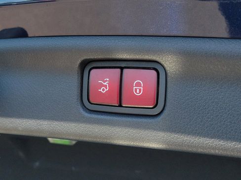 Certified 2023 Mercedes-Benz C 300 Sedan image 6