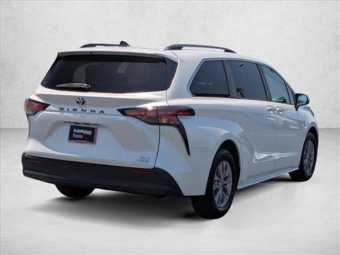 Certified 2022 Toyota Sienna XLE w/ XLE Plus Package FWD image 5