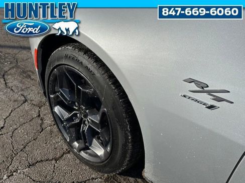 Used 2025 Dodge Charger R/T w/ Sun & Sound Package image 8