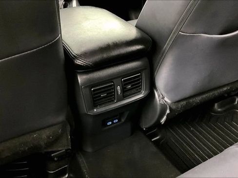 Used 2022 Toyota RAV4 XLE Premium image 9