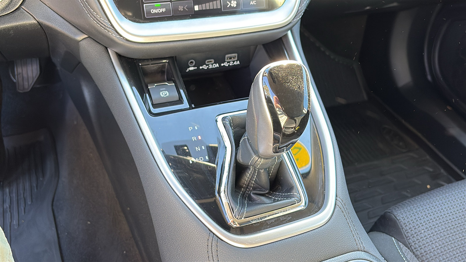 Used 2024 Subaru Outback Premium AWD/4WD image 18
