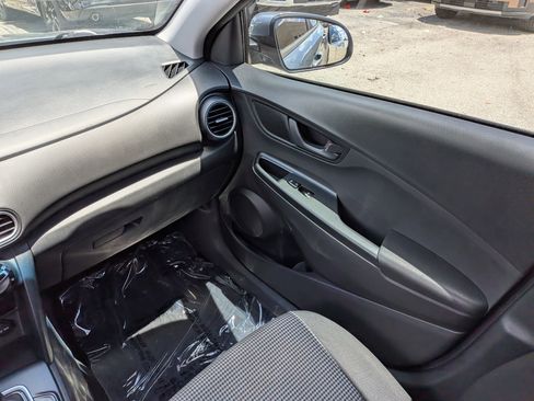 Used 2019 Hyundai Kona SE FWD image 17