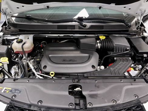 Used 2025 Chrysler Pacifica Limited FWD image 18