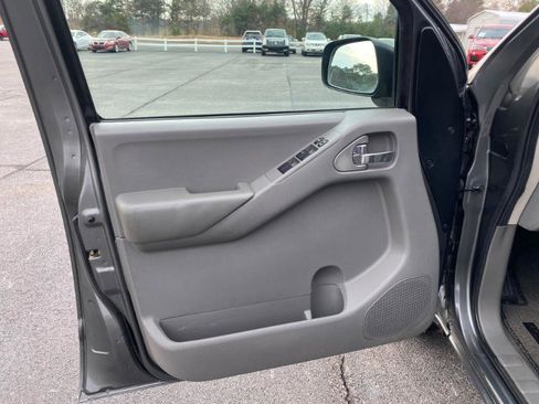 Used 2008 Nissan Frontier SE w/ SE Value Truck Pkg image 11