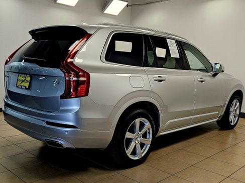 Used 2021 Volvo XC90 T5 Momentum image 4