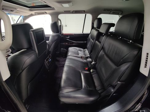 Used 2015 Lexus LX 570 4WD w/ Luxury Package image 51