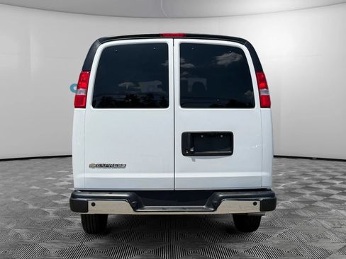 Used 2025 Chevrolet Express 3500 LT w/ LT Preferred Equipment Group RWD image 4
