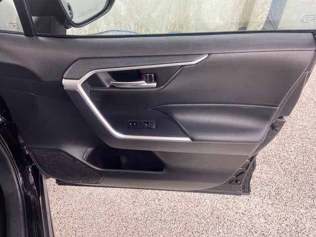 Used 2022 Toyota RAV4 XLE AWD/4WD image 19