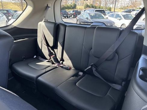 Used 2024 Nissan Armada SL image 21