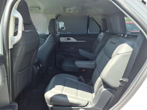 New 2026 Ford Explorer Active w/ Active Comfort Package AWD/4WD image 4