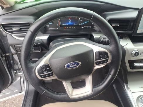 Used 2022 Ford Explorer XLT w/ Equipment Group 202A image 18