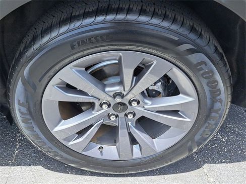 Used 2022 Ford Explorer XLT w/ Equipment Group 202A image 5