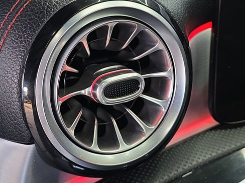 Used 2021 Mercedes-Benz CLA 35 AMG 4MATIC image 33