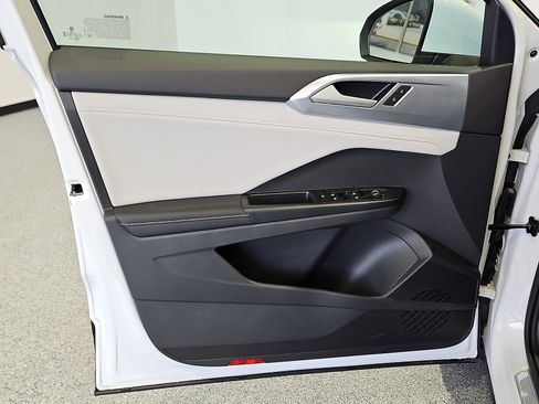 New 2026 Volkswagen Taos SE FWD image 13