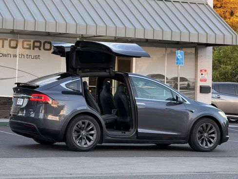 Used 2018 Tesla Model X 75D AWD/4WD image 8