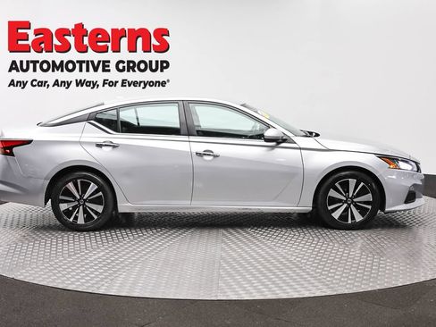 Used 2022 Nissan Altima 2.5 SV FWD image 4