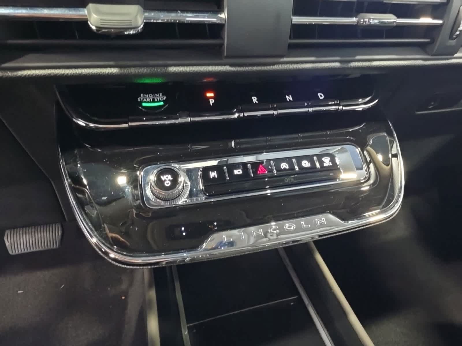 Used 2025 Lincoln Corsair AWD image 26