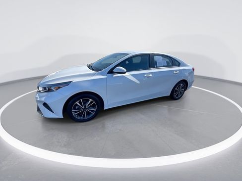 Used 2024 Kia Forte LXS image 4