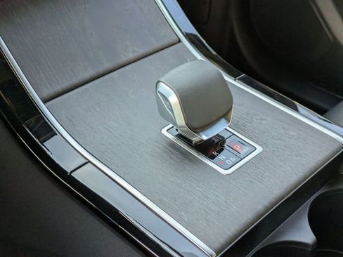 New 2026 Land Rover Range Rover Velar Dynamic SE image 9