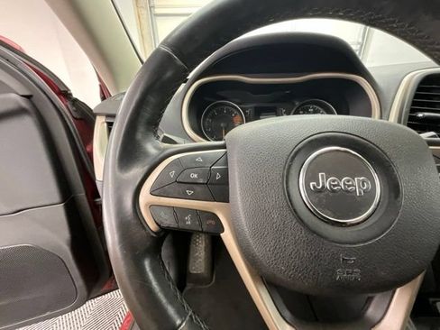 Used 2016 Jeep Cherokee Latitude AWD/4WD image 9