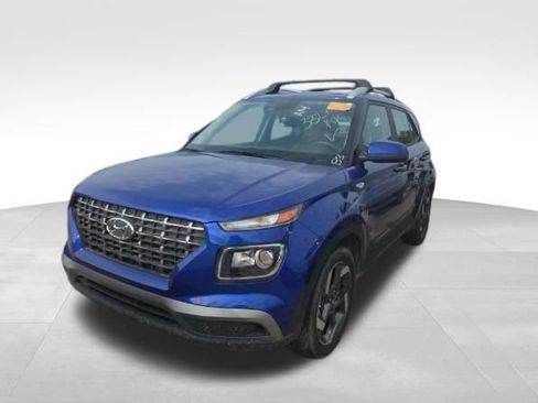 Used 2024 Hyundai Venue SEL FWD image 3