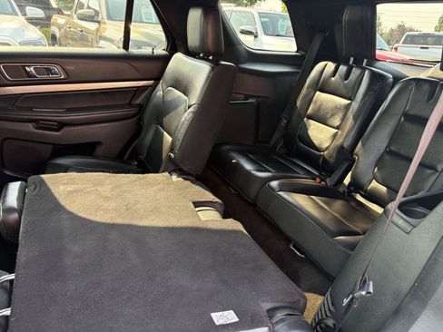 Used 2018 Ford Explorer XLT w/ Equipment Group 202A AWD/4WD image 21
