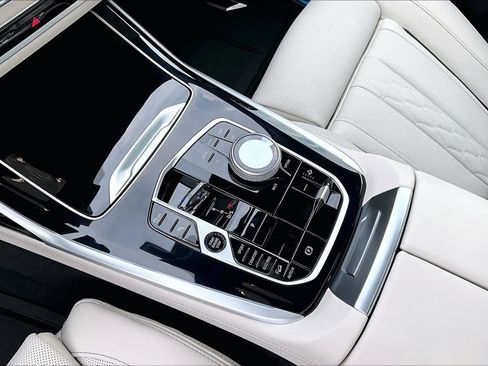 New 2027 BMW X7 M60i AWD/4WD image 7