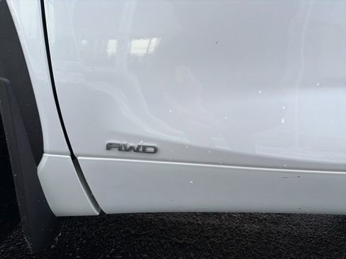 Used 2024 Toyota Highlander Platinum image 11