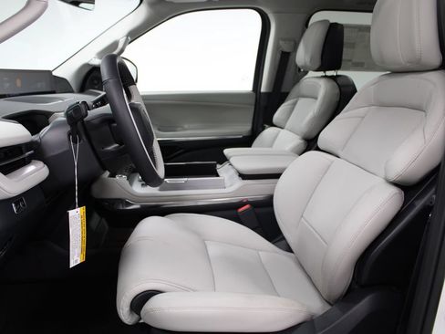 New 2026 Lincoln Navigator L Reserve AWD/4WD image 25