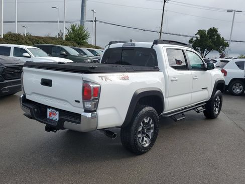 Certified 2023 Toyota Tacoma TRD Off-Road AWD/4WD image 4