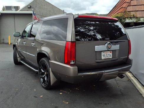 Used 2013 Cadillac Escalade ESV Luxury AWD/4WD image 5