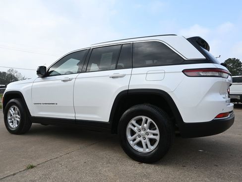 Used 2023 Jeep Grand Cherokee Laredo w/ Luxury Tech Group I image 2