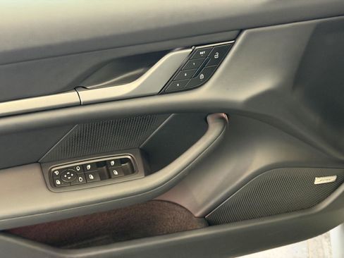 Used 2025 Porsche Taycan image 14